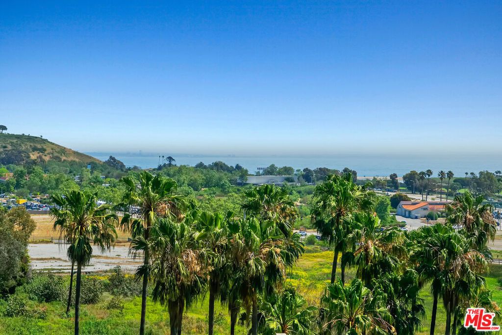 Image 5 of property listing at 23901 Civic Center Way D235, Malibu, CA 90265