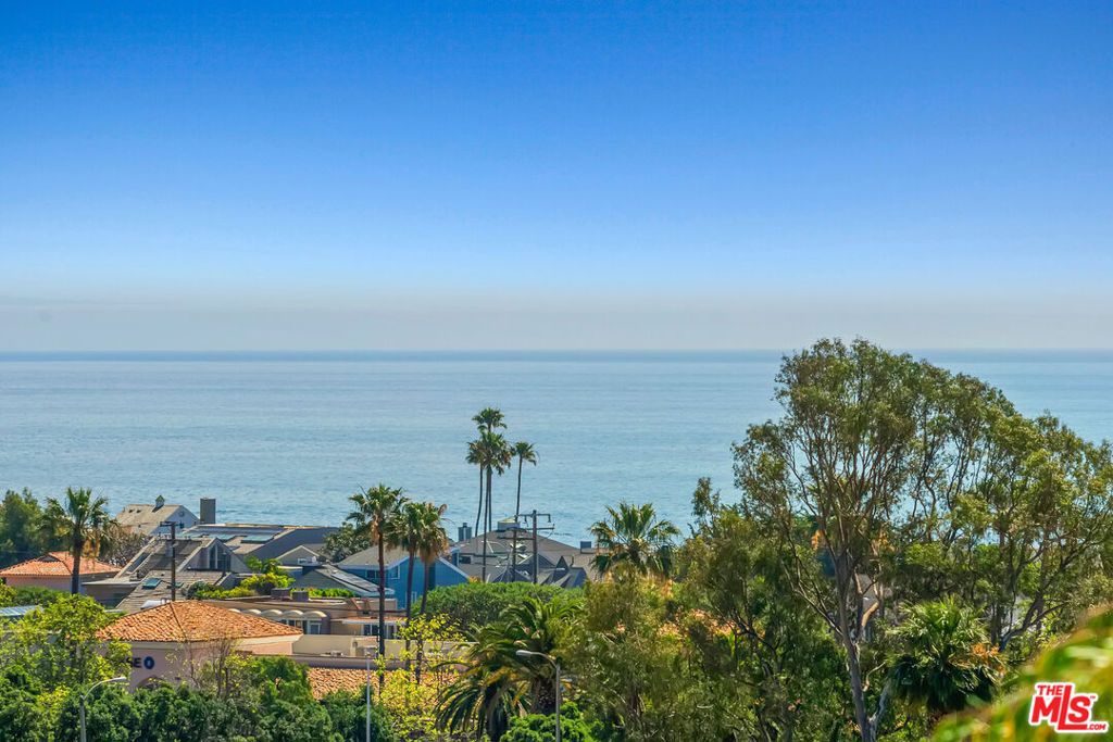 Image 6 of property listing at 23901 Civic Center Way D235, Malibu, CA 90265