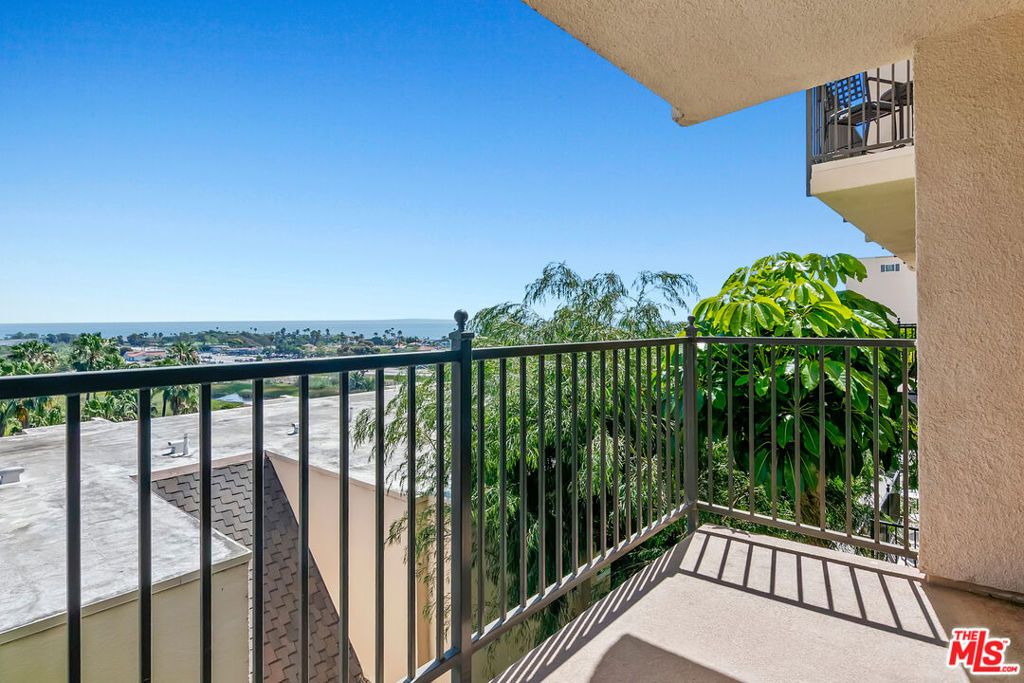 Image 7 of property listing at 23901 Civic Center Way D235, Malibu, CA 90265