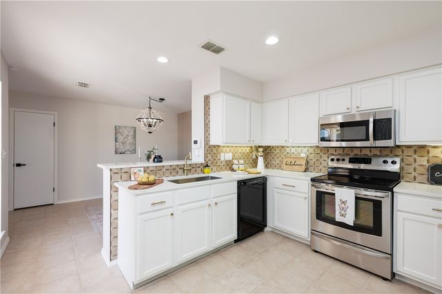 101 Santa Fe Dr, Rockport, TX 78382