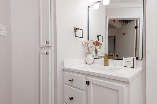 101 Santa Fe Dr, Rockport, TX 78382