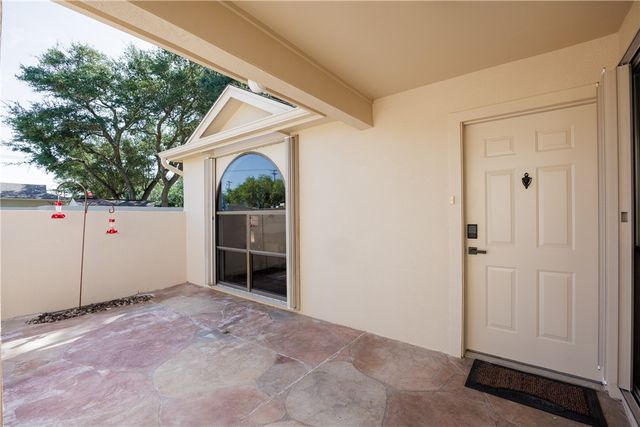 101 Santa Fe Dr, Rockport, TX 78382