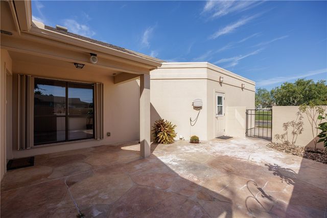 101 Santa Fe Dr, Rockport, TX 78382