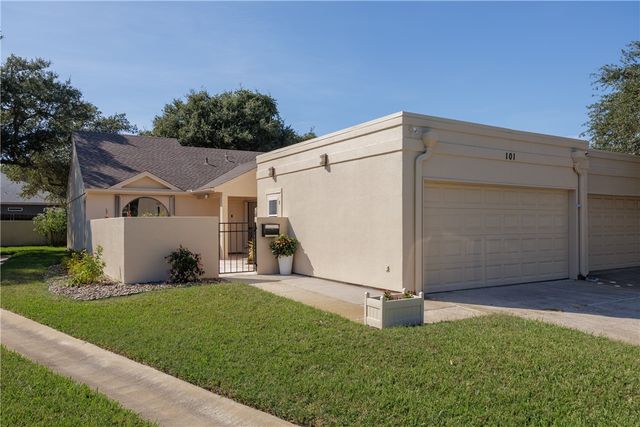 101 Santa Fe Dr, Rockport, TX 78382