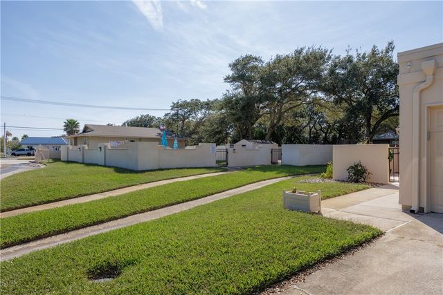 101 Santa Fe Dr, Rockport, TX 78382