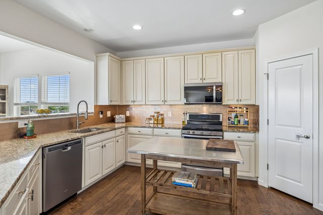 557 Wolfeboro Ln, Nashville, TN 37221