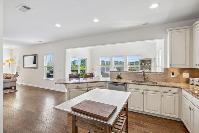 557 Wolfeboro Ln, Nashville, TN 37221