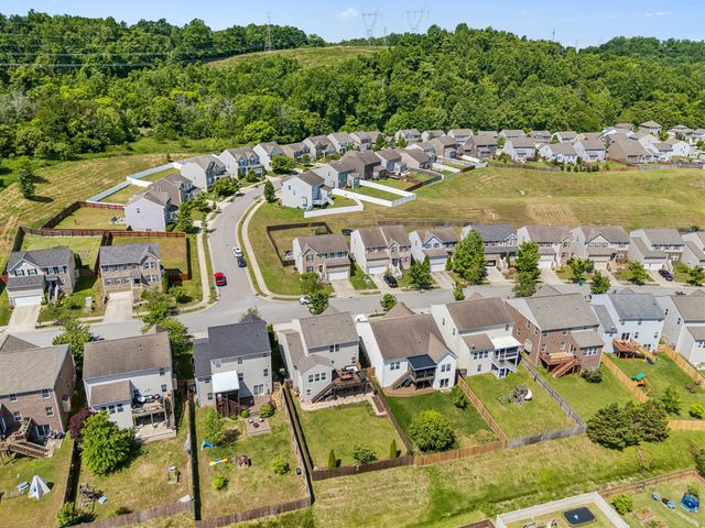 557 Wolfeboro Ln, Nashville, TN 37221