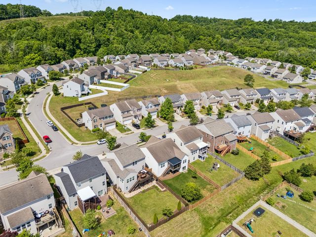 557 Wolfeboro Ln, Nashville, TN 37221