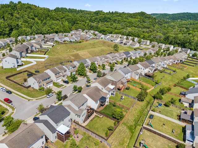 557 Wolfeboro Ln, Nashville, TN 37221