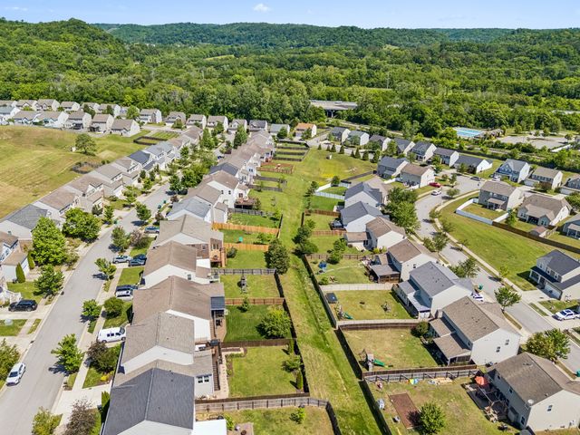 557 Wolfeboro Ln, Nashville, TN 37221