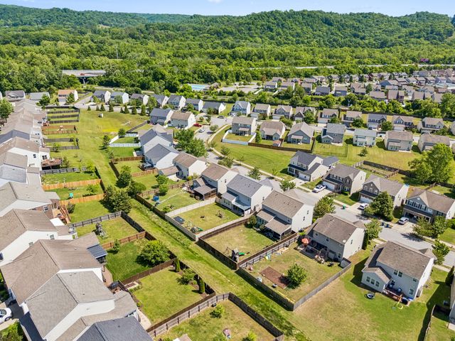 557 Wolfeboro Ln, Nashville, TN 37221
