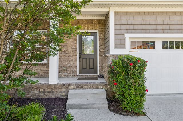 557 Wolfeboro Ln, Nashville, TN 37221