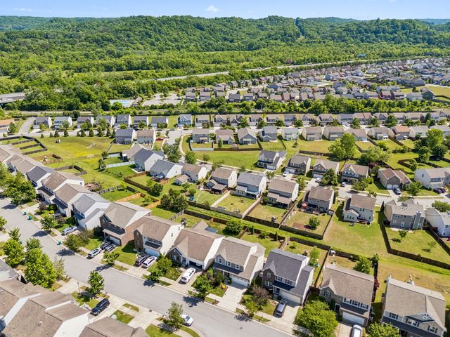 557 Wolfeboro Ln, Nashville, TN 37221