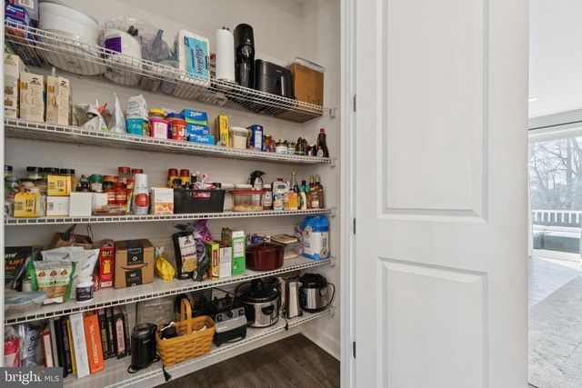 8102 ZOE PL, Alexandria, VA 22306