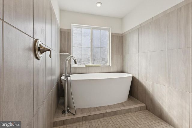 8102 ZOE PL, Alexandria, VA 22306