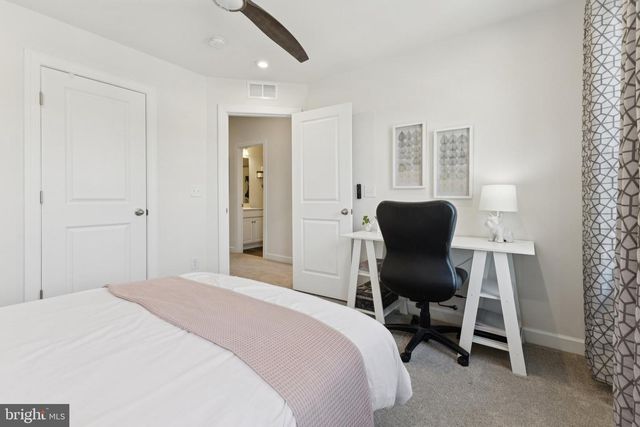 8102 ZOE PL, Alexandria, VA 22306