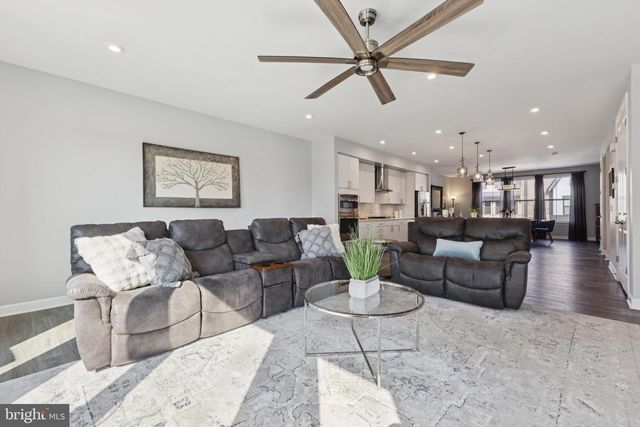 8102 ZOE PL, Alexandria, VA 22306