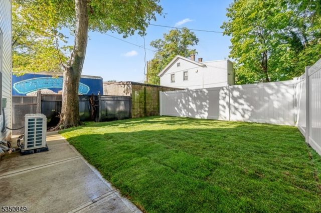 63 Oak St, East Orange City, NJ 07018