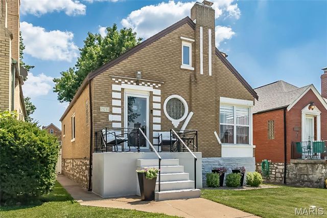 5742 Tholozan Avenue, St Louis, MO 63109
