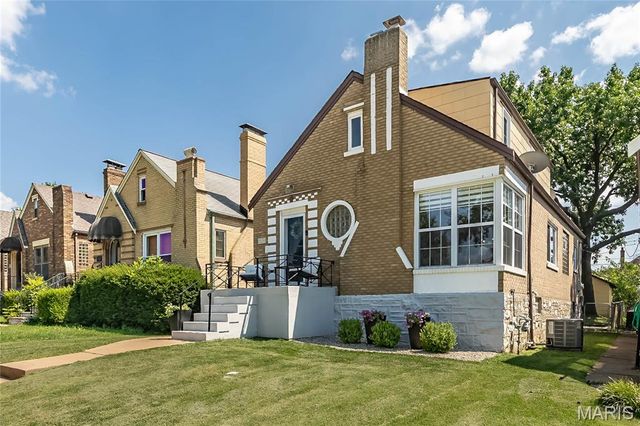5742 Tholozan Avenue, St Louis, MO 63109