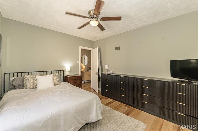 5742 Tholozan Avenue, St Louis, MO 63109
