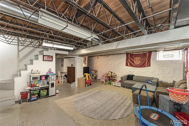 5742 Tholozan Avenue, St Louis, MO 63109