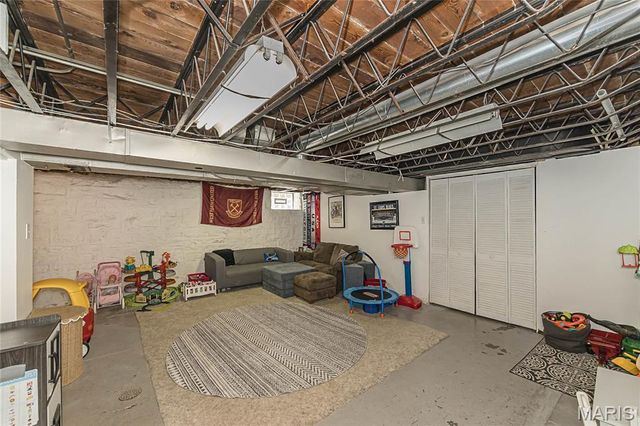 5742 Tholozan Avenue, St Louis, MO 63109