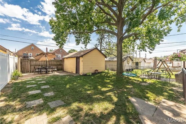 5742 Tholozan Avenue, St Louis, MO 63109