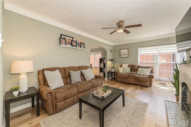 5742 Tholozan Avenue, St Louis, MO 63109