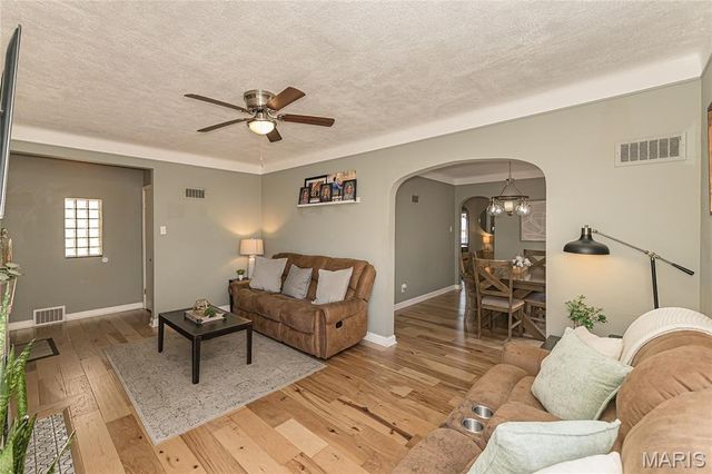 5742 Tholozan Avenue, St Louis, MO 63109