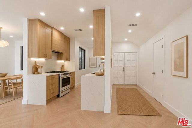 8455 Fountain Avenue 308, West Hollywood, CA 90069