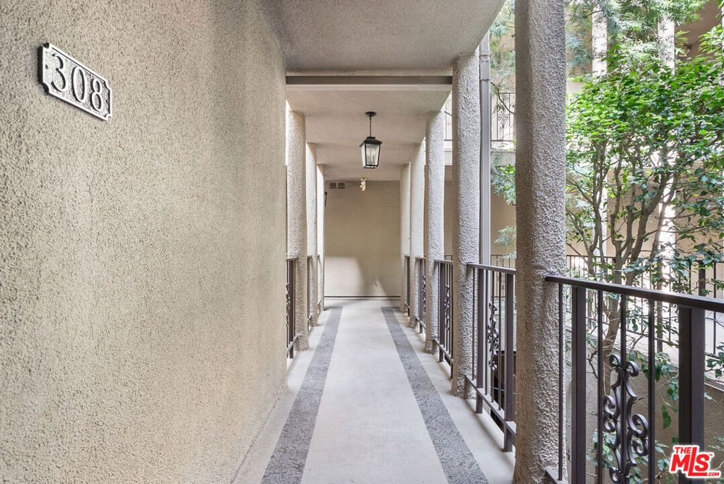 Image 11 of property listing at 8455 Fountain Avenue 308, West Hollywood, CA 90069