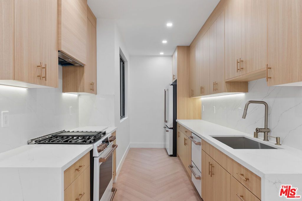 Image 14 of property listing at 8455 Fountain Avenue 308, West Hollywood, CA 90069