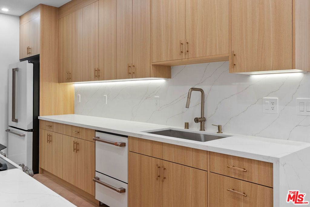 Image 15 of property listing at 8455 Fountain Avenue 308, West Hollywood, CA 90069