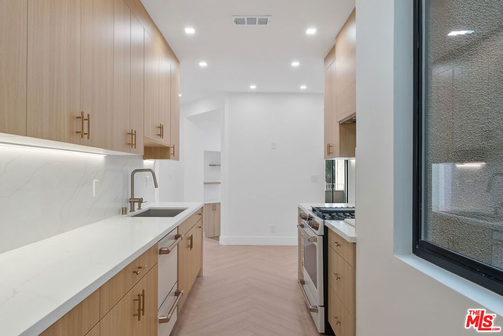Image 16 of property listing at 8455 Fountain Avenue 308, West Hollywood, CA 90069