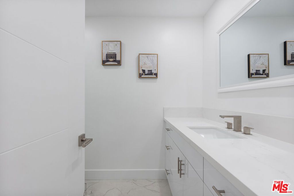 Image 27 of property listing at 8455 Fountain Avenue 308, West Hollywood, CA 90069