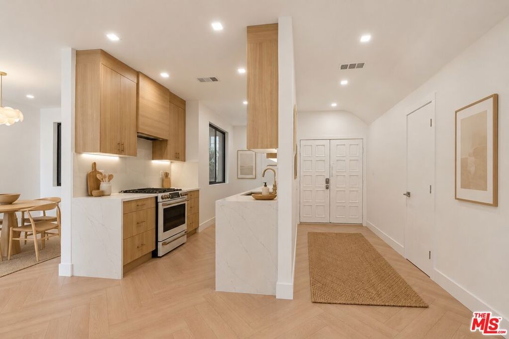 Image 5 of property listing at 8455 Fountain Avenue 308, West Hollywood, CA 90069