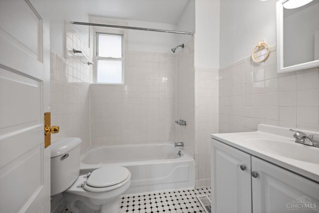 3280 Jefferson Avenue, Cincinnati, OH 45220