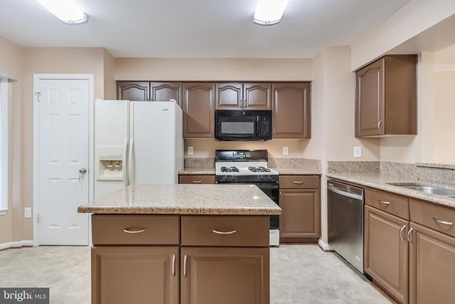 8735 STONE HILL PL, Springfield, VA 22153