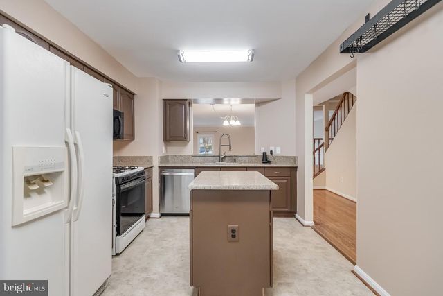 8735 STONE HILL PL, Springfield, VA 22153