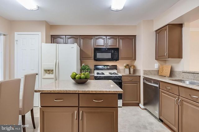 8735 STONE HILL PL, Springfield, VA 22153