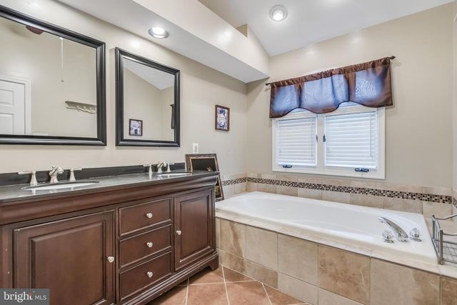 8735 STONE HILL PL, Springfield, VA 22153