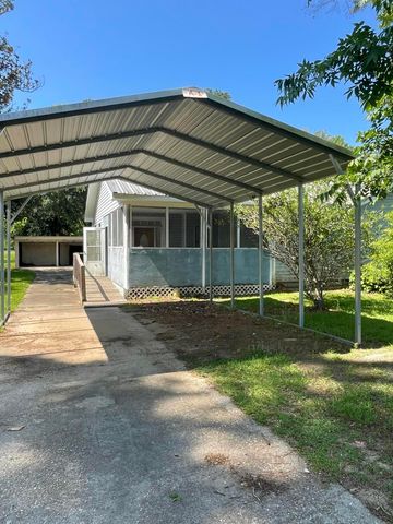 16 Triangle, Foxworth, MS 39483