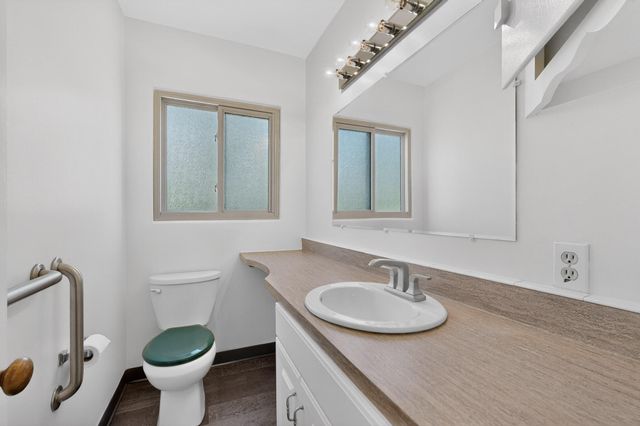 716 Loma Vista Drive NE, Albuquerque, NM 87106