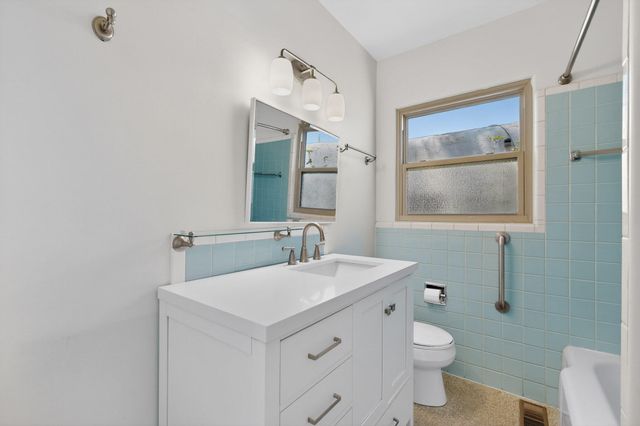 716 Loma Vista Drive NE, Albuquerque, NM 87106