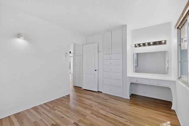 716 Loma Vista Drive NE, Albuquerque, NM 87106