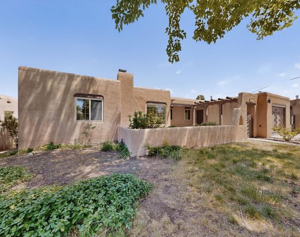 716 Loma Vista Drive NE, Albuquerque, NM 87106