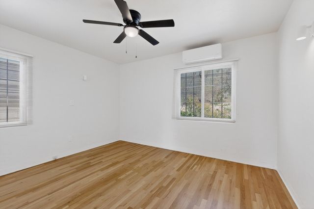716 Loma Vista Drive NE, Albuquerque, NM 87106