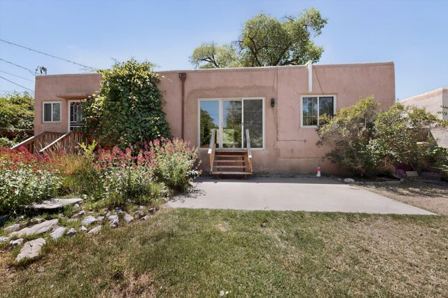 716 Loma Vista Drive NE, Albuquerque, NM 87106